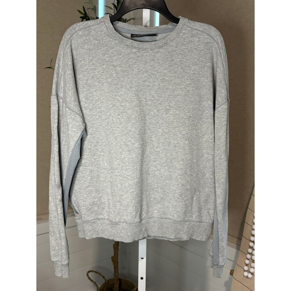 Women's Under Armour Grey Cropped Sweatshirt with Front Pocket, Pink Accents, L - Picture 1 of 5